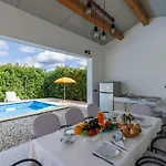 بيت للعطل Jurican By Interhome *